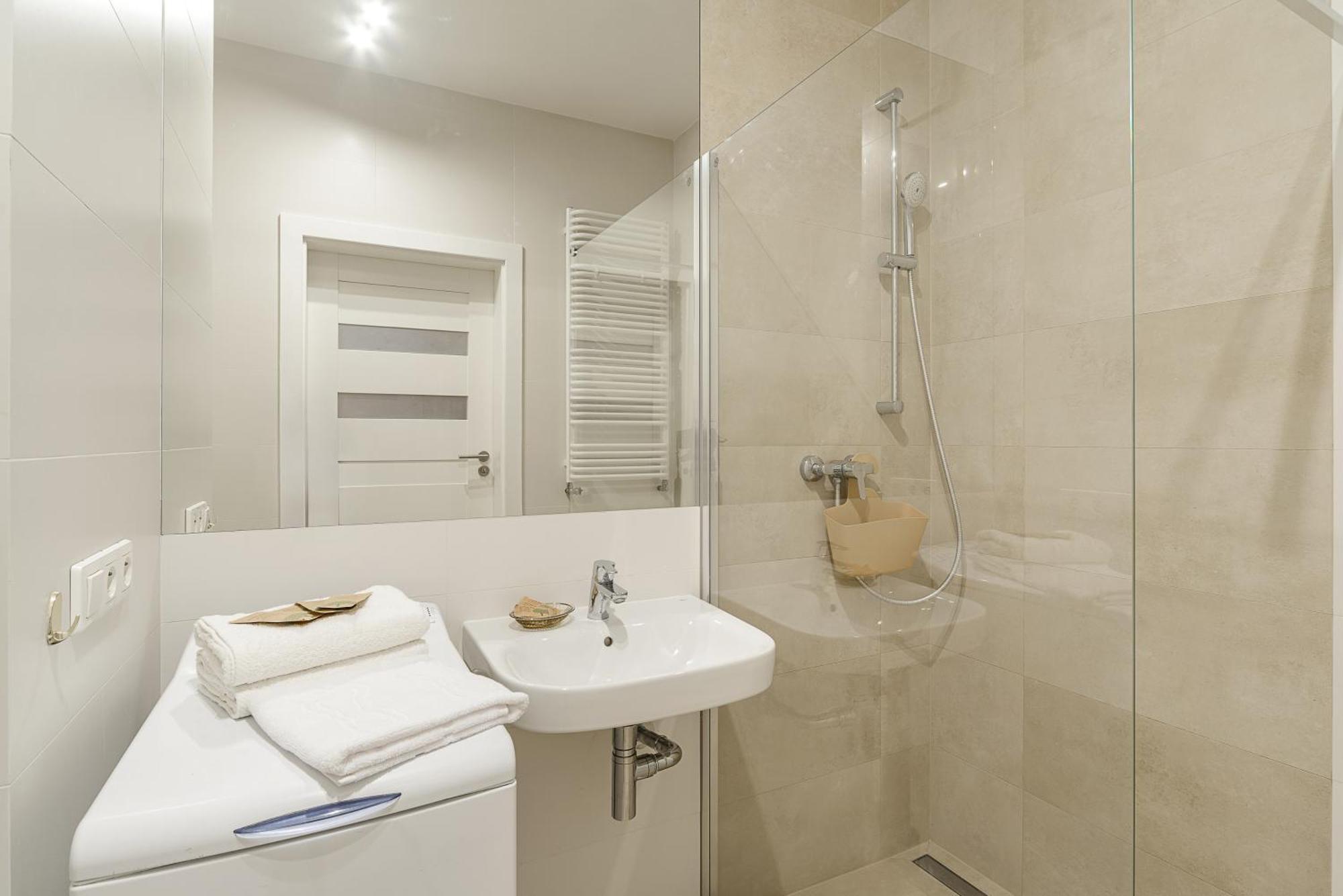 19 Dzielnica Kolejowa P&O Serviced Apartments Warschau Exterior foto